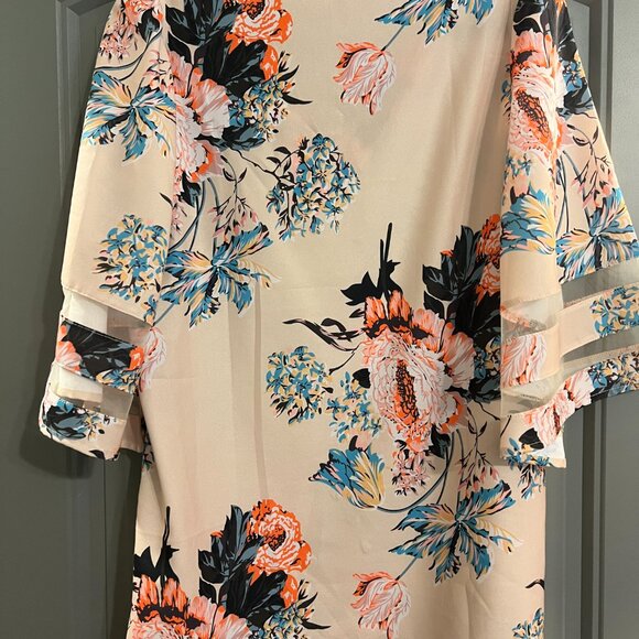 Beautiful Floral Print Top - Picture 2 of 5